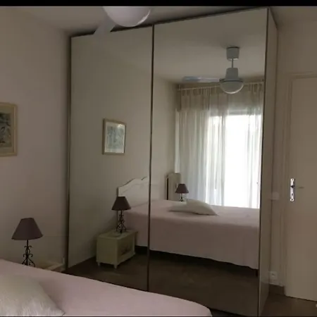 Apartment Bright 70m2 2-room Apartment,garden,facing The Sea Menton